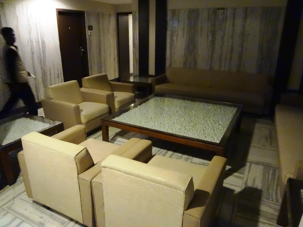 Rama Krishna Hotel Bombay Extérieur photo