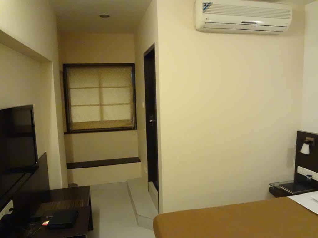 Rama Krishna Hotel Bombay Extérieur photo