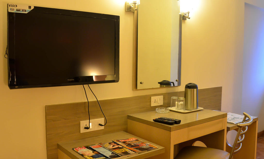 Rama Krishna Hotel Bombay Extérieur photo