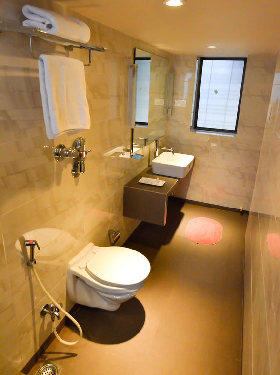 Rama Krishna Hotel Bombay Extérieur photo