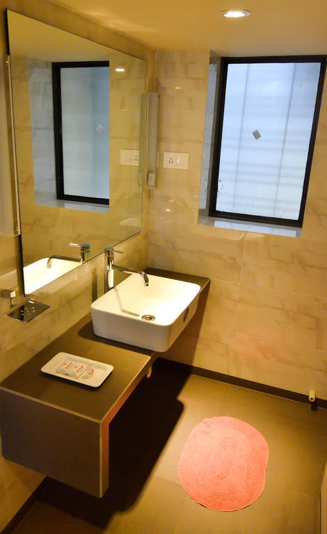 Rama Krishna Hotel Bombay Extérieur photo