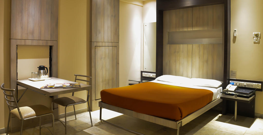 Rama Krishna Hotel Bombay Extérieur photo