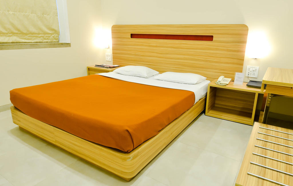 Rama Krishna Hotel Bombay Extérieur photo
