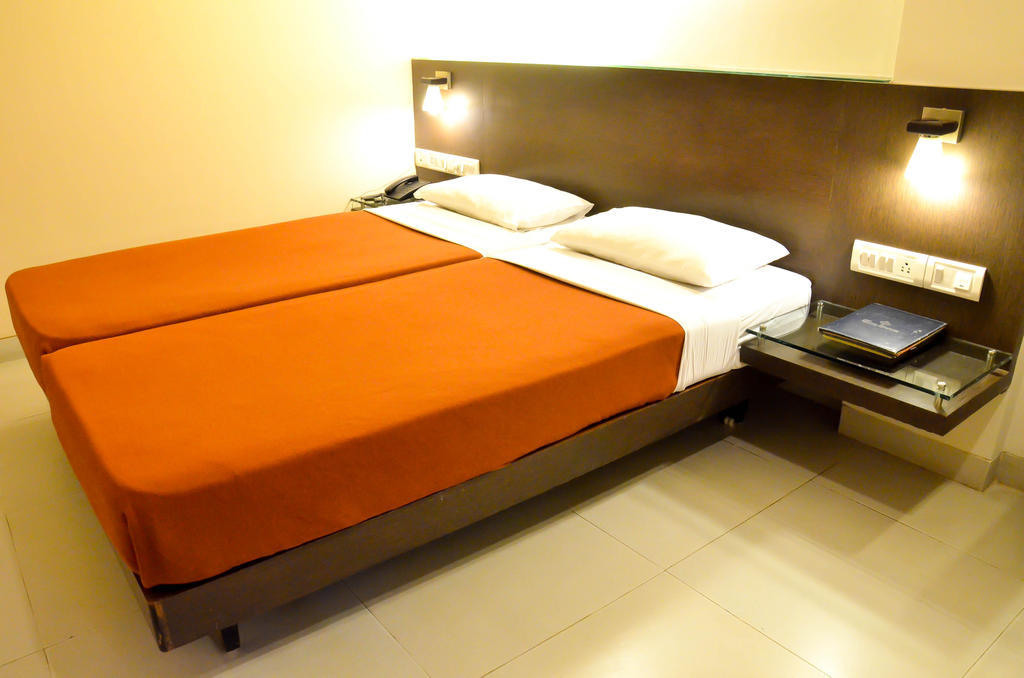 Rama Krishna Hotel Bombay Extérieur photo