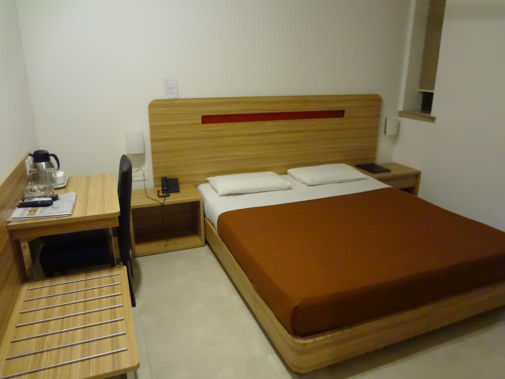 Rama Krishna Hotel Bombay Extérieur photo