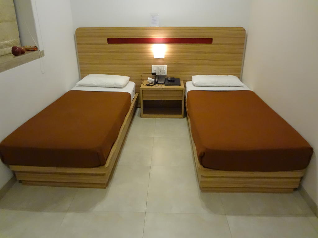 Rama Krishna Hotel Bombay Extérieur photo